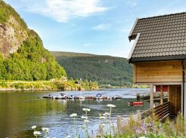 Holiday Home Leirvik, villa en Bø