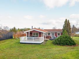 6 person holiday home in Glesborg, villa in Fjellerup