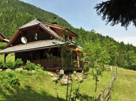 Inviting Chalet in Kolbnitz Teuchl with Garden and Terrace, budgethotell i Penk