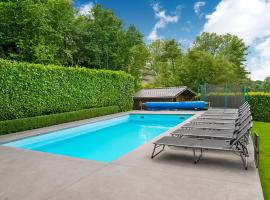 Holiday home near Hamoir with private heated pool – dom wakacyjny w mieście Xhoris