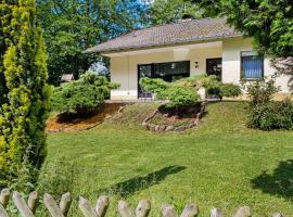 Idyllic bungalow in Feusdorf with forest view, cheap hotel in Feusdorf