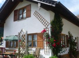 Delightful Holiday Home in Unterammergau, cabaña o casa de campo en Unterammergau