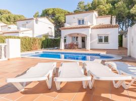 Pretty Holiday Home in L Escala with Swimming Pool, hotel L' Escalában