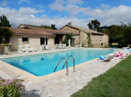 Cosy house with private pool near Valence, hotel a Alixan