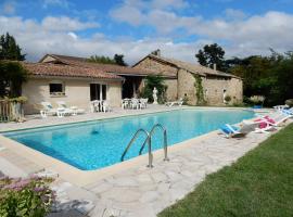 Cosy house with private pool near Valence, casa de férias em Alixan