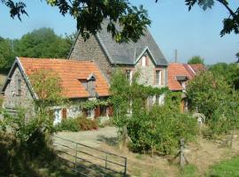 Historic Holiday Home in Sourdeval-les-Bois with Valley View, מלון בMontaigu-les-Bois