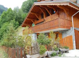 Luxurious,detached holiday home with three bathrooms and parking, hotel in Le Villard