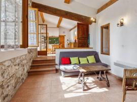 Welcoming Holiday Home in Tautavel with Balcony, maison de vacances à Tautavel