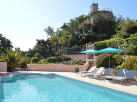 Bright villa in Sainte Maxime with private pool, hotel met parkeren in Sainte-Maxime