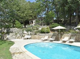 Charming Villa in Callas with Private Swimming Pool, atostogų namelis mieste Callas