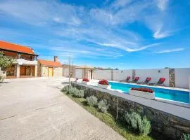 Villa in Poličnik with Pool near Zadar