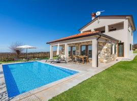 Gorgeous villa with pool and terrace surrounded by nature, holiday home in Lakošelci