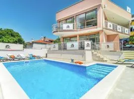 Modern villa with private pool and bubble bath