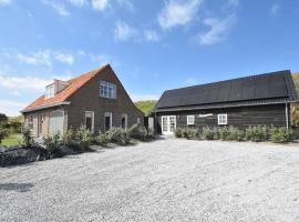 Lavish Villa in Julianadorp aan zee with Sauna, casa per le vacanze a De Zandloper