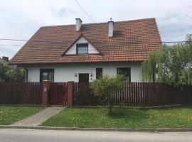 Holiday Home in Dobczyce Lesser with Terrace – dom wakacyjny w mieście Łazany