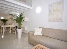 Modern holiday home in Olh o with terrace، فندق في أولهاو