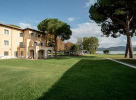 Isola Polvese Resort – hotel w mieście Castiglione del Lago