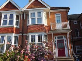 Gorgeous 4-Bed House in Bexhill-on-Sea sea views, Ferienhaus in Bexhill