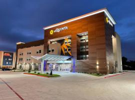 La Quinta Inn & Suites by Wyndham Dallas/Fairpark, מלון ליד הגן הבוטני היערני דאלאס, דאלאס