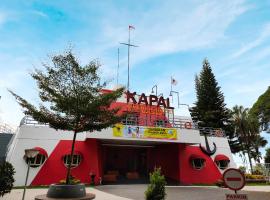 Kapal Garden Hotel Malang, hotel con estacionamiento en Malang