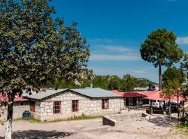 Cabañas De Lolita En Barrancas del cobre, hotel en Areponapuchi