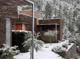 InXisto Lodges, vacation home in Piódão