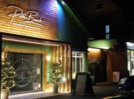 Pebble Beach Restaurant, Terrace and Rooms, hotel in Milton
