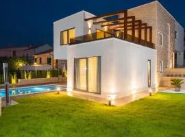 Luxury Beachfront Villa Trogir 2 with private pool, jacuzzi and gym at the beach on Ciovo - Okrug Gornji