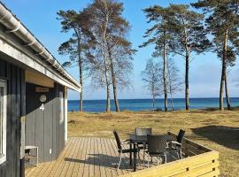 8 person holiday home in Nex, hotell i Snogebæk