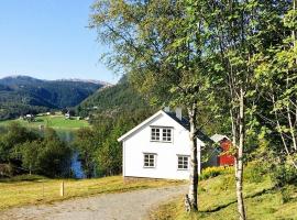 Holiday home Masfjordnes – hotel z parkingiem w mieście Tveito