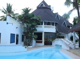 Room in Guest room - A wonderful Beach property in Diani Beach Kenyaa dream holiday place, homestay di Mombasa