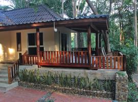 Baan Maka Nature Lodge, хотел в Каенг Качан