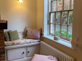 Rock View Cottage, 2 bedrooms near Alton Towers, hotel v destinaci Alton
