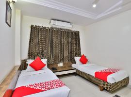 OYO 24875 Hotel Gokul, hotel in Khari Rohar