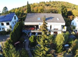 'Tor zum Schwarzwald' Ferienwohnungen, hotel with parking in Wildberg