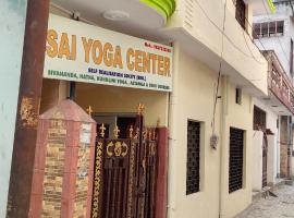 Yogi Home Stay, hotel cerca de Puente colgante Ram Jhula, Rishikesh