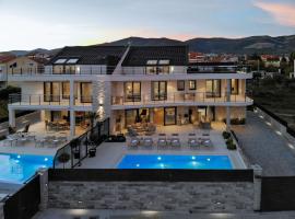 Luxury Beachfront Villa Sea Queen - Kastela, hotel i Kaštela
