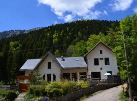 Les ateliers du Cucheron, hôtel à Saint-Pierre-de-Chartreuse près de : Télésiège de la Combe de l'Ours