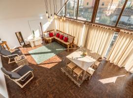 Modern Loft Lighthouse, hostal en Karakol