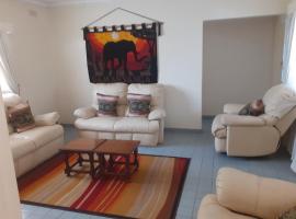 Beautiful 2-Bedroomed Guest Cottage in Harare ค็อทเทจในฮาราเร