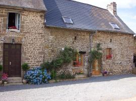 Beautiful 3-Bed Cottage in Passais-Villages, cabaña o casa de campo en Saint-Siméon