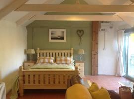 Cowshed Cottage located nr Kynance cove, hotel en Lizard