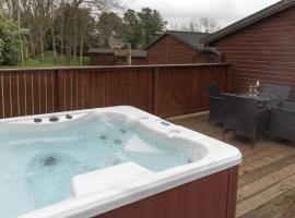 Birch Lodge 19 with Hot Tub Newton Stewart, hotel en Minnigaff