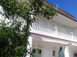 Comfortable apartment with garden in Palit, 100 m², for 6 guests.