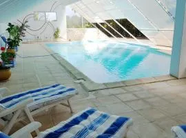 Villa spacieuse à Crastes avec piscine privée et vue montagne