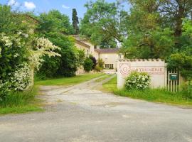 Villa de 4 chambres avec piscine privee jardin clos et wifi a Crastes, rental liburan di Crastes