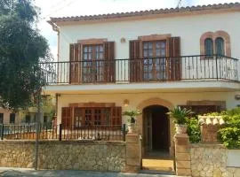 3 bedrooms house at S'Illot Cala Morlanda 600 m away from the beach with furnished terrace and wifi