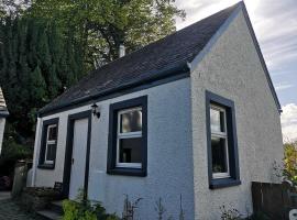 Private Cottage Bothy near Loch Lomond & Stirling, feriebolig i Buchlyvie