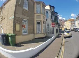 Flat - Sleeps 2 & On Street Parking