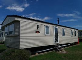 2013 Willerby Sunset Static Caravan Holiday Home, hotel with parking in Clacton-on-Sea